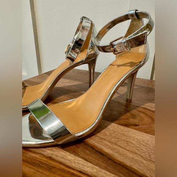 JCrew Heels in Metallic/Leather, size 7.5 - Picture 5 of 10